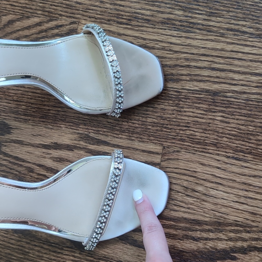 Jewel Badgley Mischka Elegant Beige Heels - Picture 5 of 12